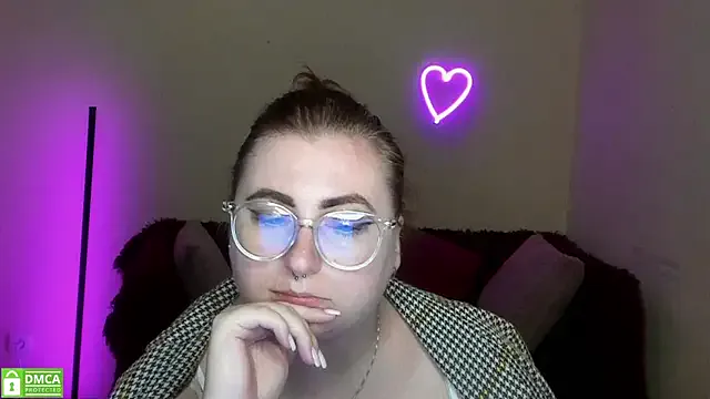 Dolce – webcam model profile photo Image 17