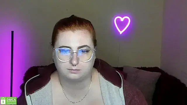 Dolce – webcam model profile photo Image 9