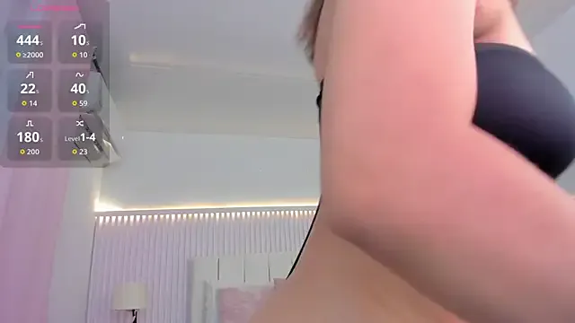 MiraKova – webcam model profile photo Image 17