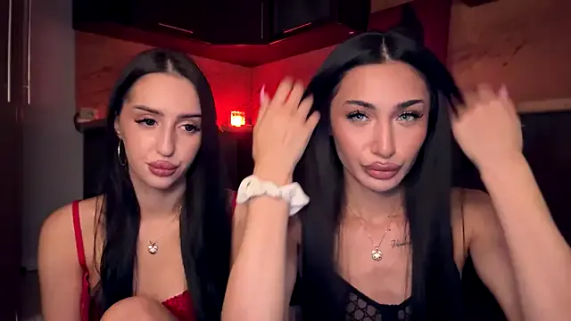 MiraKova – webcam model profile photo Image 2