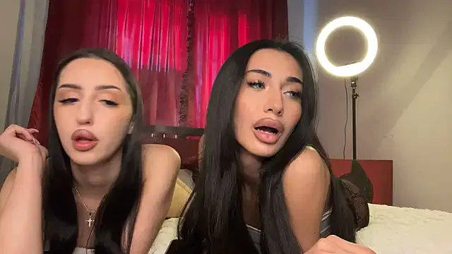 MiraKova – webcam model profile photo Image 4