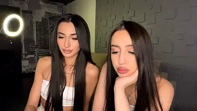 MiraKova – webcam model profile photo Image 5