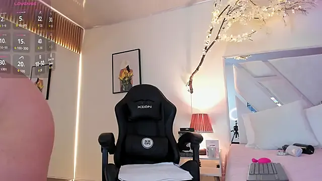 Dolce – webcam model profile photo Image 4