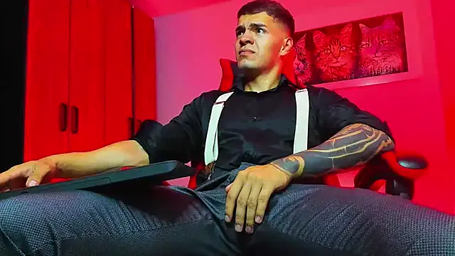 Carine – webcam model profile photo Image 11