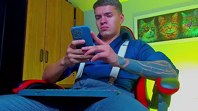 Carine – webcam model profile photo Image 18