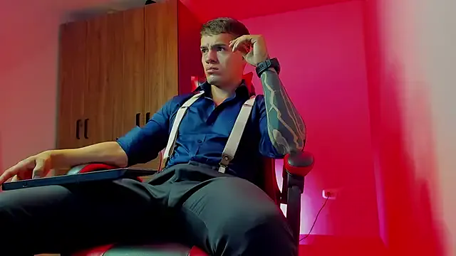 Carine – webcam model profile photo Image 6