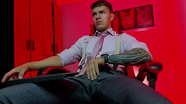 Carine – webcam model profile photo Image 9