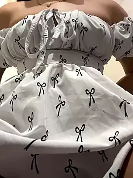 Lara-CumKitten – webcam model profile photo Image 11