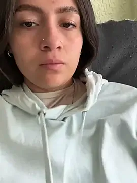 Lara-CumKitten – webcam model profile photo Image 4