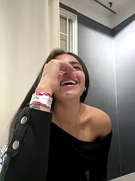 Lara-CumKitten – webcam model profile photo Image 5