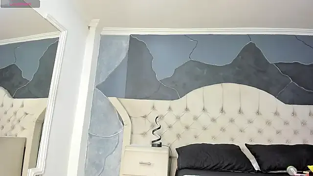 Dolce – webcam model profile photo Image 8