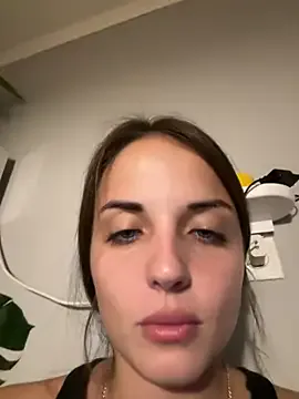 AdeleWood – webcam model profile photo Image 12