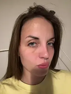 AdeleWood – webcam model profile photo Image 4