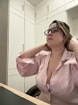 HaleyLyon – webcam model profile photo Image 12