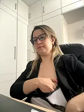 HaleyLyon – webcam model profile photo Image 13