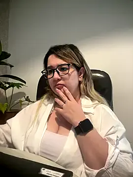 HaleyLyon – webcam model profile photo Image 3