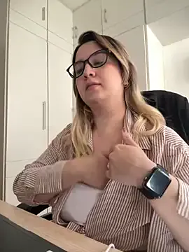 HaleyLyon – webcam model profile photo Image 9