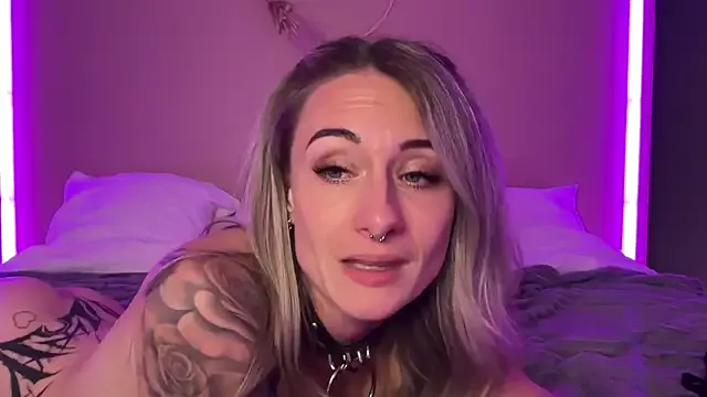 adria-lux – webcam model profile photo Image 8