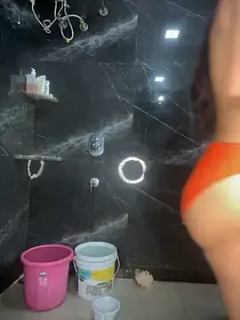 AishaHart – webcam model profile photo Image 6