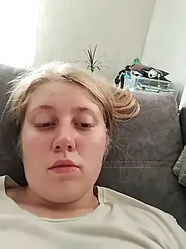 MelinaLuviani – webcam model profile photo Image 4