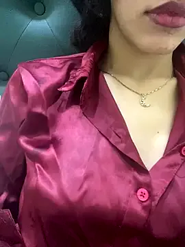 MiraKova – webcam model profile photo Image 10