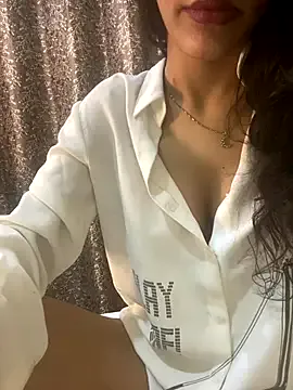 MiraKova – webcam model profile photo Image 17