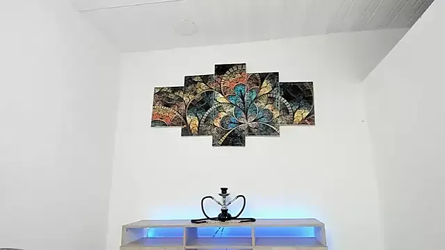 Dolce – webcam model profile photo Image 12