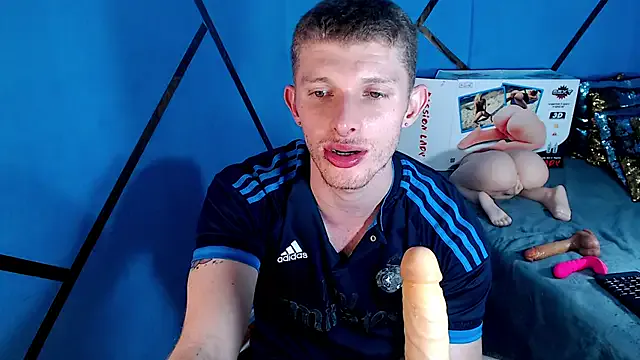 Dolce – webcam model profile photo Image 3