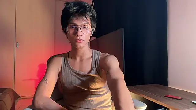 Carine – webcam model profile photo Image 14