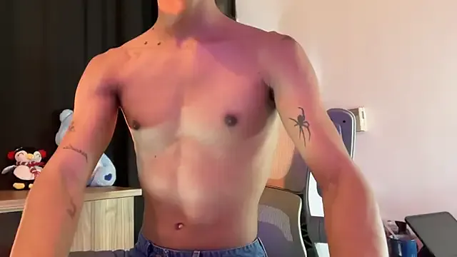 Carine – webcam model profile photo Image 5