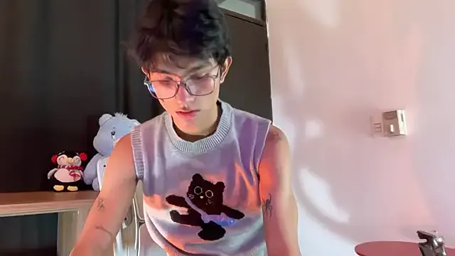 Carine – webcam model profile photo Image 6