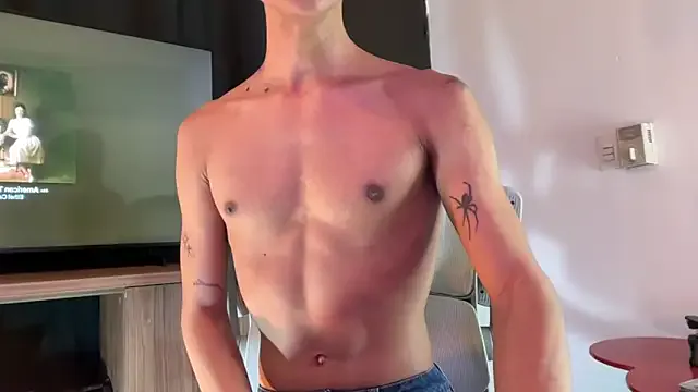 Carine – webcam model profile photo Image 7