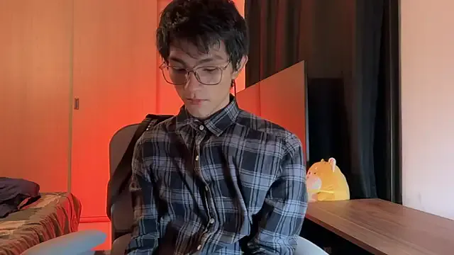 Carine – webcam model profile photo Image 8