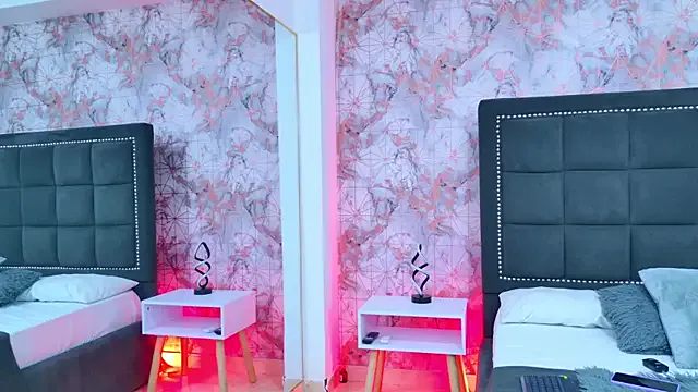 Carine – webcam model profile photo Image 15