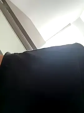 LaraCharm – webcam model profile photo Image 13