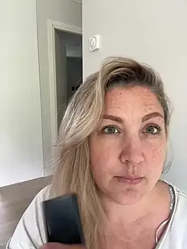 LilaSolace – webcam model profile photo Image 9