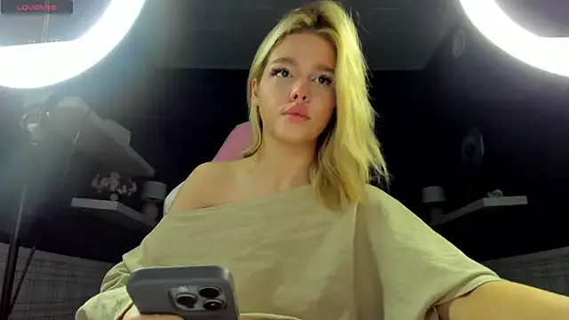 Ariana__ – webcam model profile photo Image 13