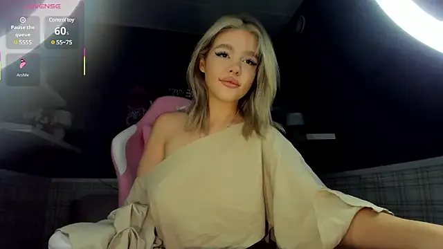 Ariana__ – webcam model profile photo Image 3