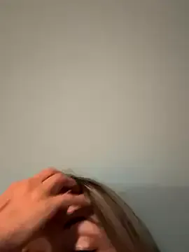 MiraKova – webcam model profile photo Image 12