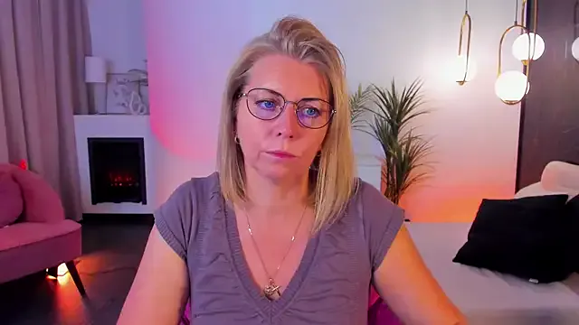 EvanyaRose – webcam model profile photo Image 19