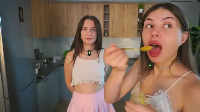 LT-333 – webcam model profile photo Image 10