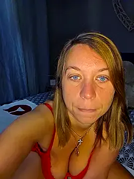 EmiBrow – webcam model profile photo Image 11