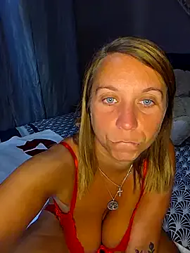 EmiBrow – webcam model profile photo Image 7