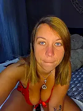 EmiBrow – webcam model profile photo Image 9