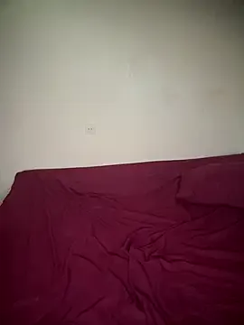 Opskira – webcam model profile photo Image 15