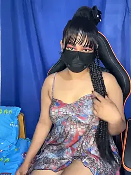 LeyahSummer – webcam model profile photo Image 3