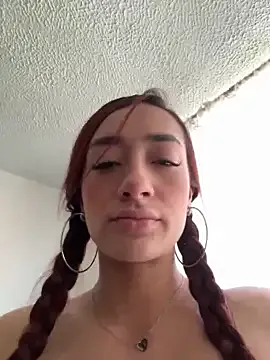 IvyHarpers – webcam model profile photo Image 2