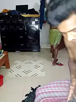 SarithaBroun – webcam model profile photo Image 2