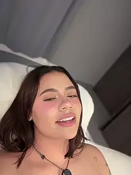 AmberJoulie – webcam model profile photo Image 4