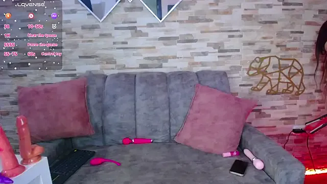 CristinaRous – webcam model profile photo Image 9